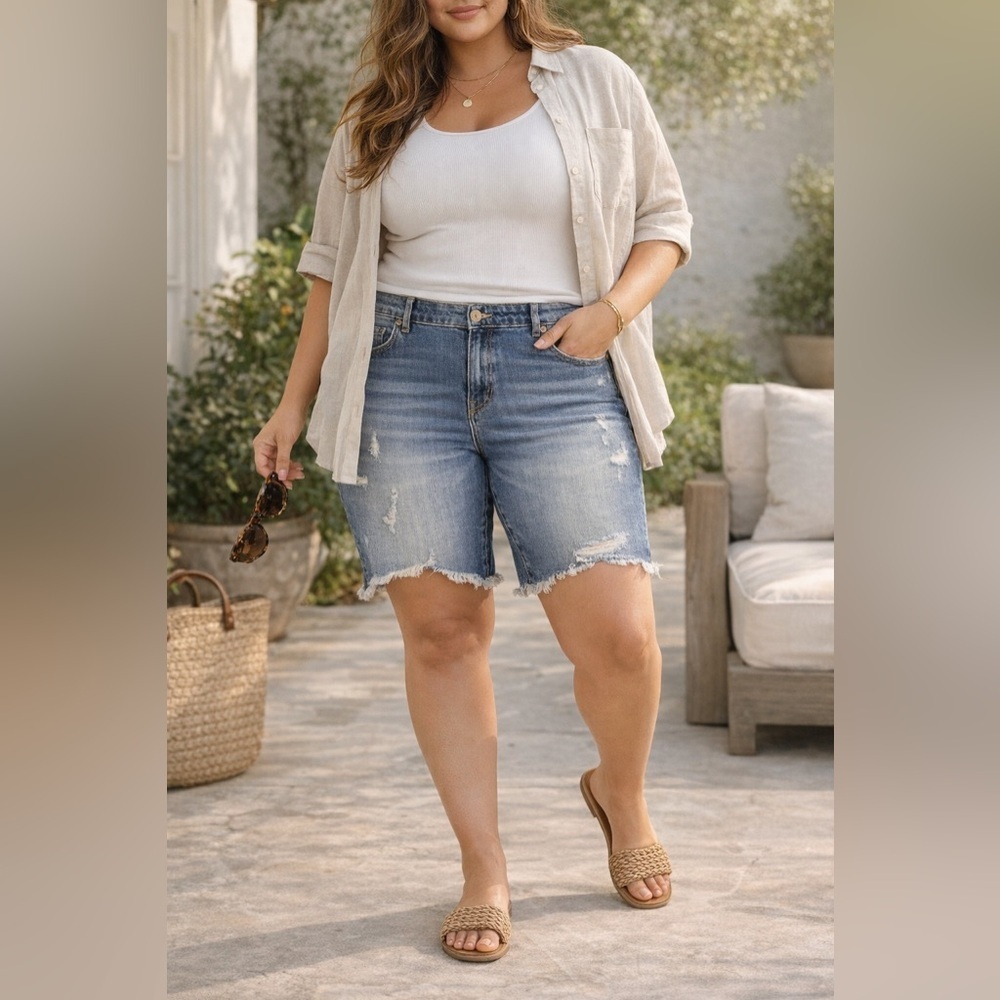 Torrid Denim High-Rise Distressed Raw Hem Bermuda Shorts – Women’s Sz 18